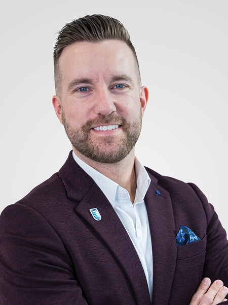 A portrait of Jason Lennard