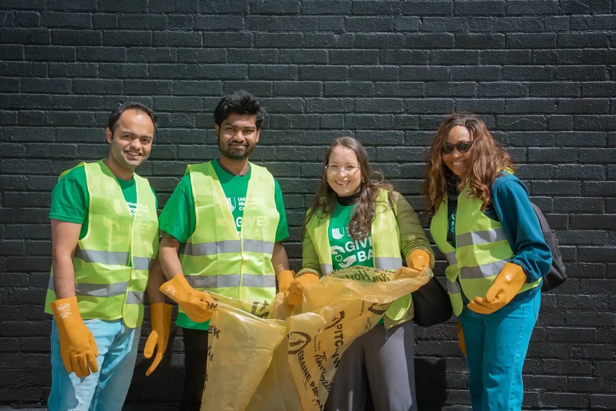 UNF students during the Earth Day cleanup