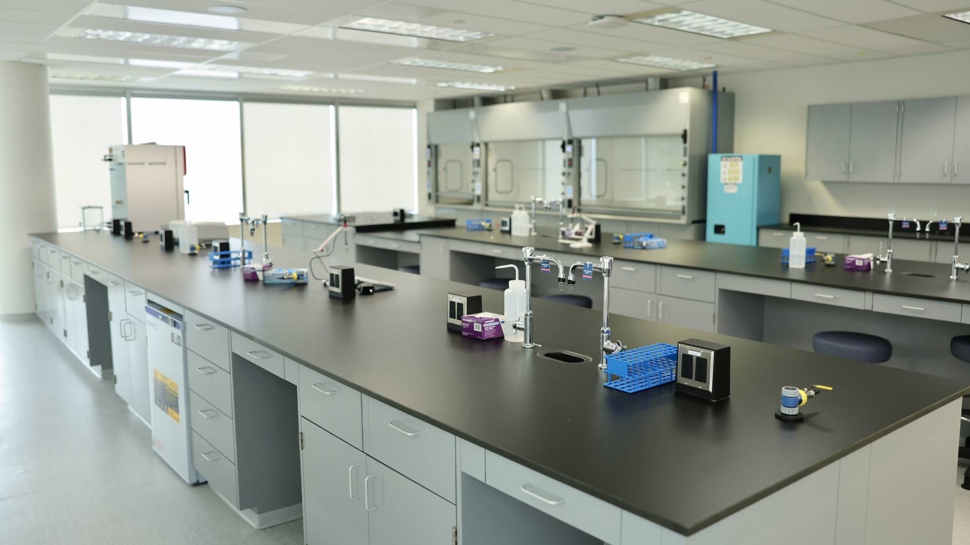 Modern laboratory workstations